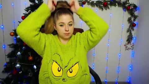 Snapshot of jessikadaniels chatting on December 14, 8:02 am Jess online show from December 14, 8:02 am
