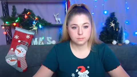 Snapshot of jessikadaniels chatting on December 18, 7:36 am Jess online show from December 18, 7:36 am