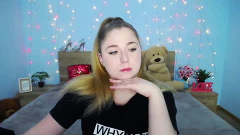 Snapshot of jessikadaniels chatting on January 16, 7:17 am Jess online show from January 16, 7:17 am