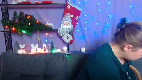 Snapshot of jessikadaniels chatting on December 9, 7:17 am Jess online show from December 9, 7:17 am