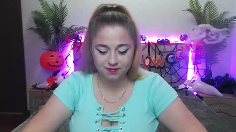 Snapshot of jessikadaniels chatting on October 18, 7:22 am Jess online show from October 18, 7:22 am