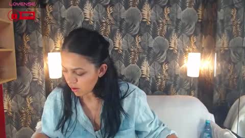 Snapshot of jessthewicked chatting on December 18, 5:21 pm JessTheWicked online show from December 18, 5:21 pm