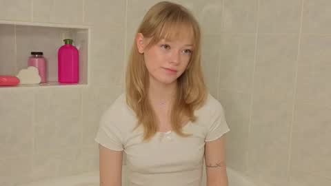 Gwen online show from January 10, 8:19 am