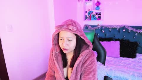 Snapshot of jhiinny_brownn chatting on December 28, 1:29 am Jhiinny online show from December 28, 1:29 am