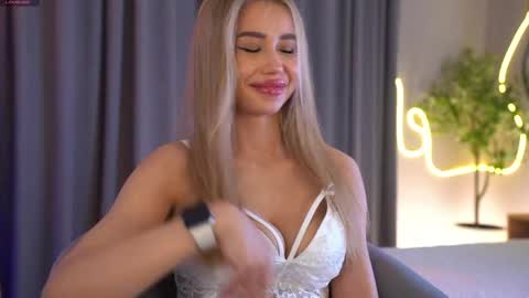 Jenny online show from April 30, 8:08 am