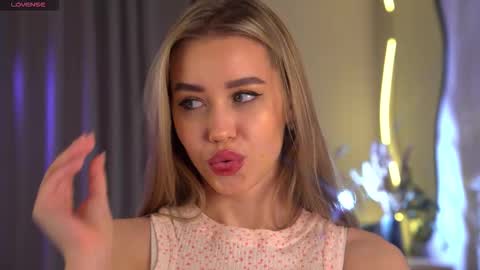 Jenny online show from November 19, 8:14 am