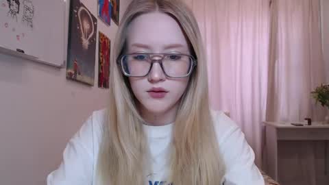 joan_kiss online show from May 1, 8:28 am