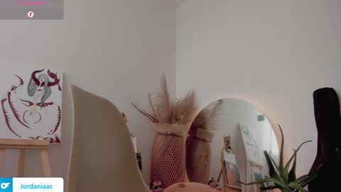 Snapshot of jordaniaa_ chatting on September 20, 6:17 pm Megan OF Jordaniaas online show from September 20, 6:17 pm
