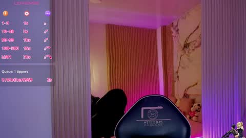 Joselyn  online show from June 5, 12:00 pm