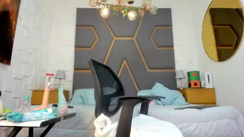 Juana Valkiria online show from March 18, 5:45 am