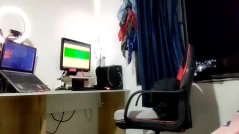 juancamillr online show from May 9, 1:40 am