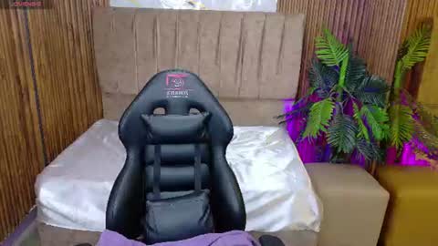 JUANITA online show from August 3, 11:38 am