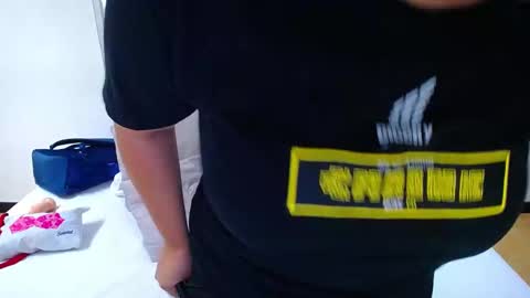 juicy_bignipples18 online show from December 27, 1:50 pm