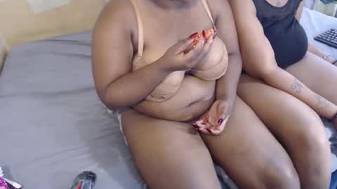 Snapshot of juicyfatboobsx chatting on October 6, 11:27 am juicyfatboobsx online show from October 6, 11:27 am