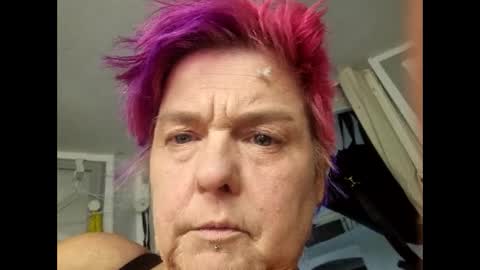 Snapshot of juicygina_ chatting on December 5, 12:55 pm Juicygina  online show from December 5, 12:55 pm