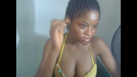 juicynpinkx online show from May 3, 8:28 am
