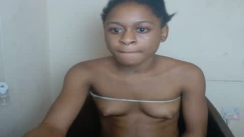 Snapshot of juicynwetx chatting on March 5, 9:28 pm juicynwetx online show from March 5, 9:28 pm