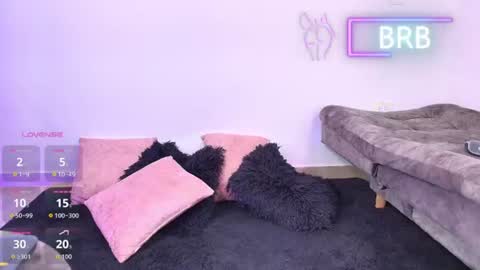 Jules and Gia online show from August 2, 5:38 pm