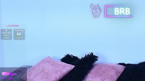 Jules and Gia online show from July 25, 9:38 am