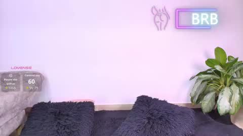 Jules and Gia online show from July 27, 12:57 pm