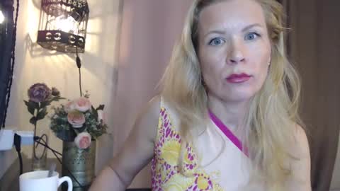 julia_giulia online show from March 1, 7:59 pm