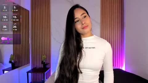 J U L IA   M A R T I N E Z online show from March 16, 11:47 am