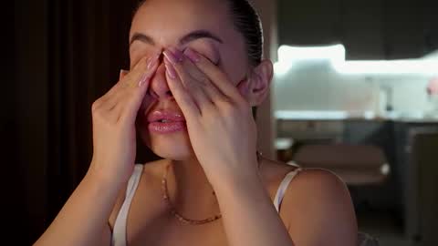 Molly online show from March 4, 3:07 pm