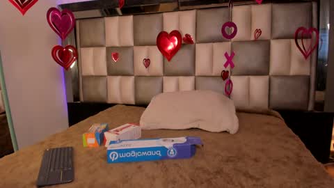 Snapshot of juliana_js_ chatting on February 14, 9:21 pm juliana_js_ online show from February 14, 9:21 pm