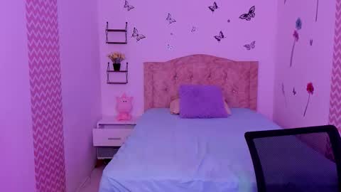 Snapshot of juliana_reynolds chatting on October 3, 2:44 pm juliana online show from October 3, 2:44 pm