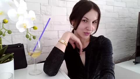 Julia online show from June 8, 2:40 pm
