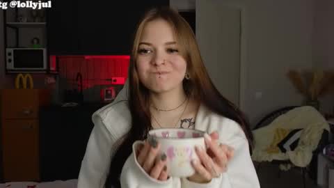 julidropp online show from October 6, 8:57 pm