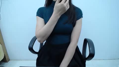 julie9x online show from February 4, 8:45 pm