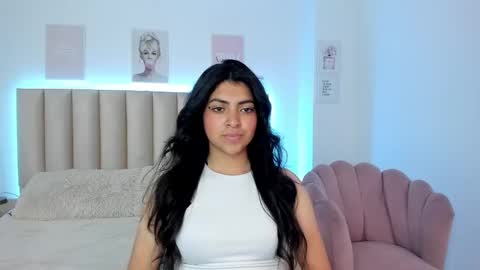 julie_devani online show from November 18, 8:21 pm