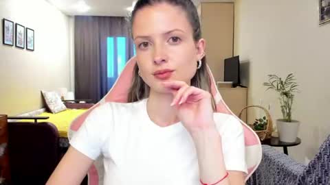 Julie online show from June 21, 3:38 pm