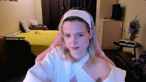 Julie online show from November 28, 3:48 pm