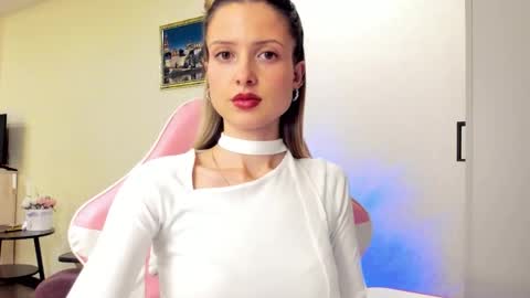 Snapshot of julie_flores chatting on October 15, 3:58 pm Julie online show from October 15, 3:58 pm
