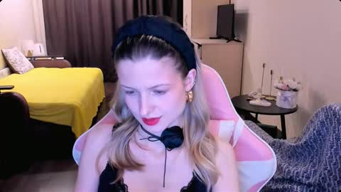 Julie online show from March 4, 3:29 pm