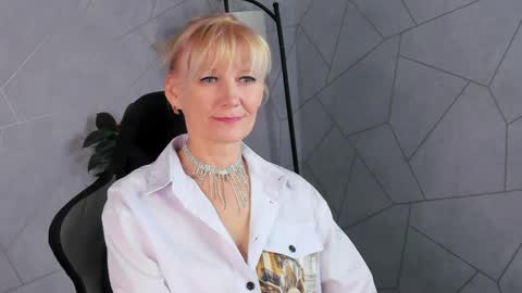 Julie Lucasss online show from April 30, 1:11 am