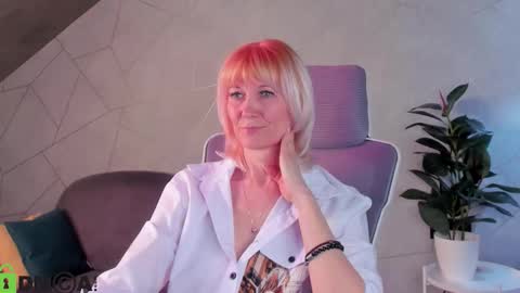 Julie Lucasss online show from March 24, 9:03 am
