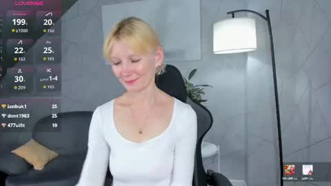 Julie Lucasss online show from June 18, 12:23 am