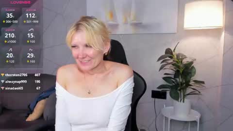 Julie Lucasss online show from July 4, 3:24 am