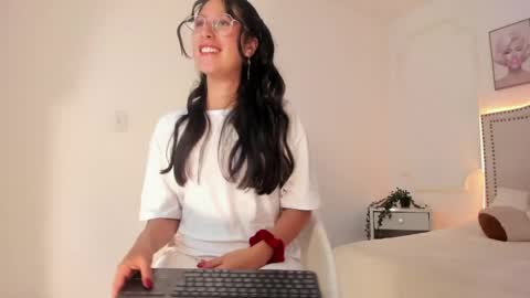 juliee_ross online show from April 28, 12:31 pm