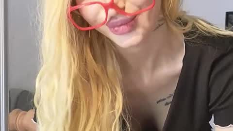 Snapshot of juliejuliette chatting on September 20, 11:14 pm Julia online show from September 20, 11:14 pm