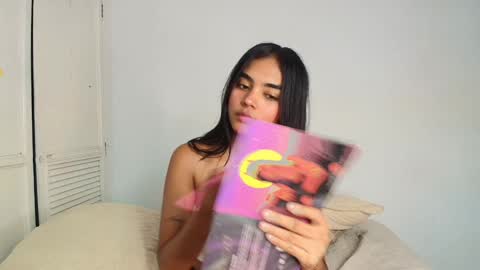 Snapshot of julieta_aguilar chatting on December 28, 12:36 am Juli online show from December 28, 12:36 am