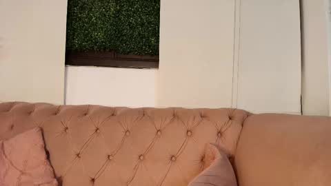 Snapshot of julieta_aguilar chatting on October 8, 7:51 pm Juli online show from October 8, 7:51 pm