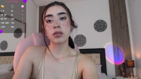 Snapshot of julieta_de_los_angeles chatting on December 21, 8:43 pm Julieta online show from December 21, 8:43 pm