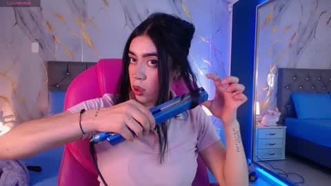 Snapshot of julieta_de_los_angeles chatting on February 5, 3:45 am Julieta online show from February 5, 3:45 am