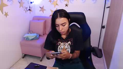 julieta_fn online show from June 18, 1:49 pm