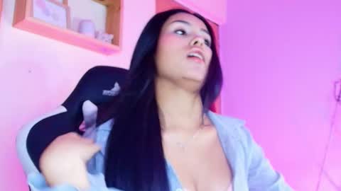 Snapshot of julietaa1_ chatting on October 4, 1:00 am juli online show from October 4, 1:00 am