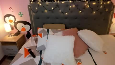 Julieth  online show from December 15, 1:49 pm